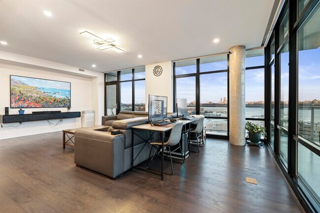 Foto del edificio - 8701 Churchill Rd