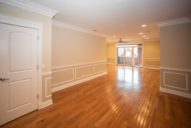 Foto del edificio - 2906 W Belmont Ave
