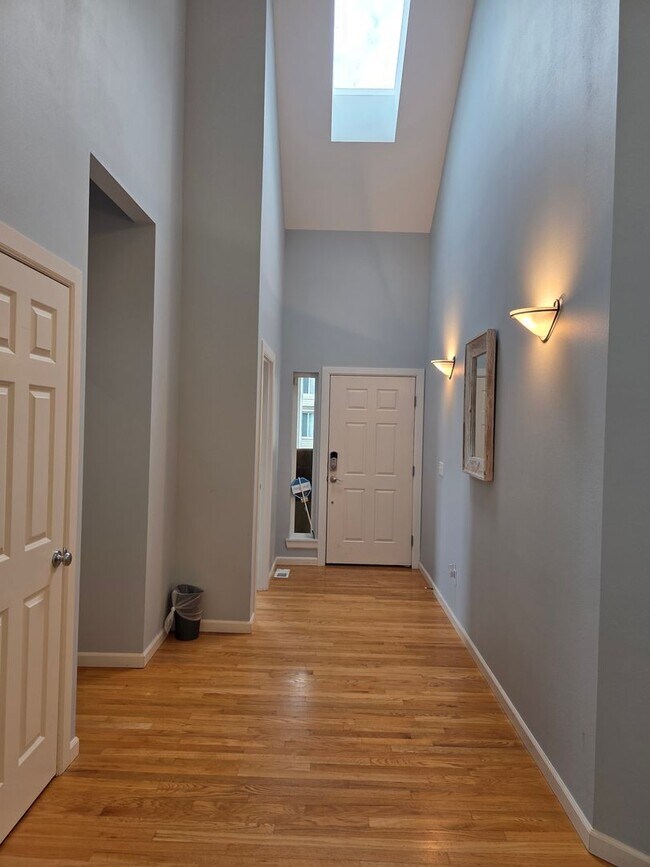 Foto del edificio - 4 Bedroom Home in Parkland Green!