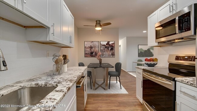 Building Photo - 15 Pine Cluster Cir