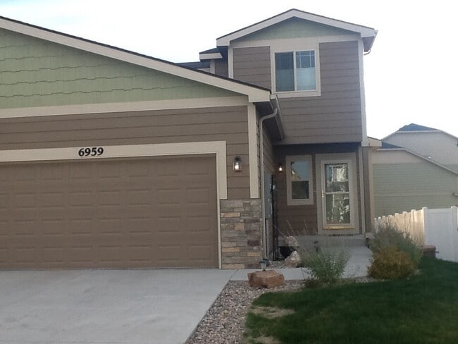Building Photo - 3 BEDROOM, 2.5 BATHROOM SADDLE RIDGE TWINHOME
