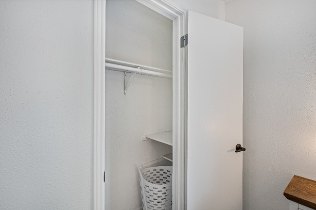 Foto del edificio - 804 Sylvia Ln