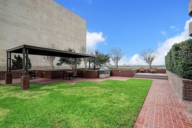 Foto del edificio - 5000 Montrose Blvd
