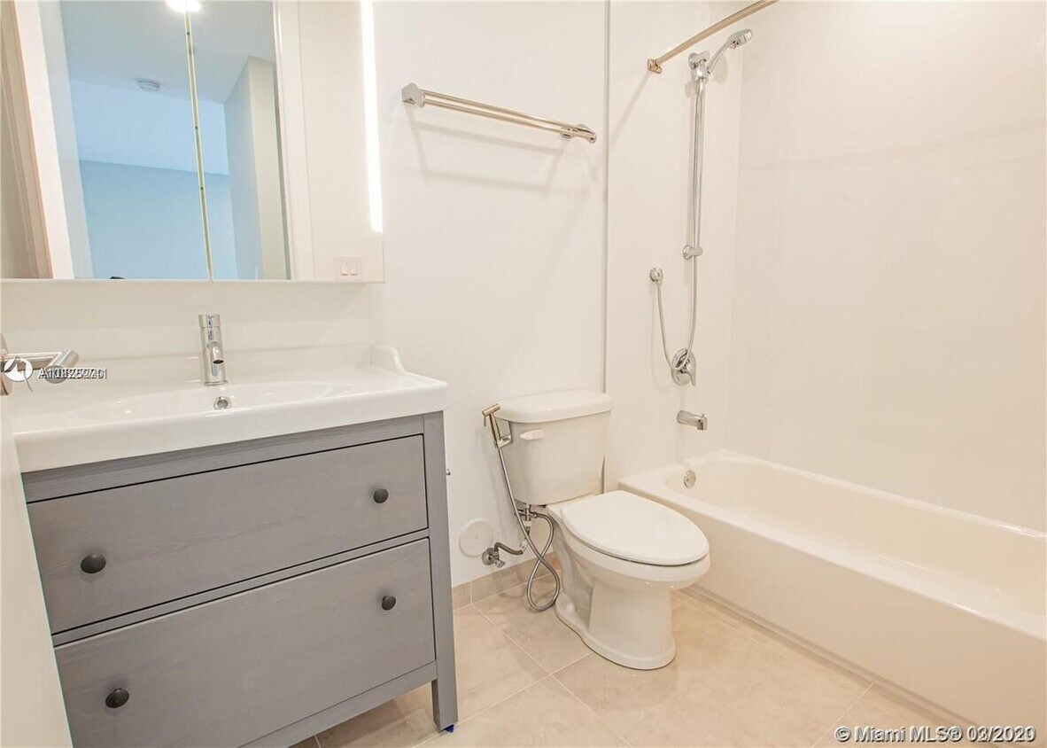 Building Photo - 801 Capri St