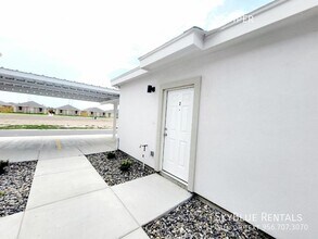 Building Photo - 5801 Sandpiper Ave