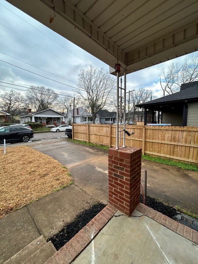 Building Photo - Duplex in the Heart of Southside - 2 bed | 1.5 baths