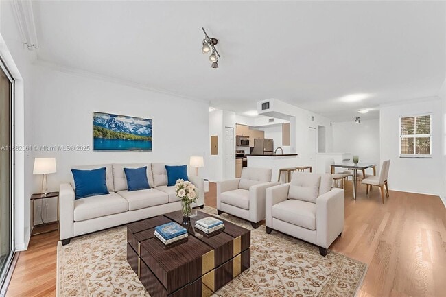 Foto del edificio - 2464 Centergate Dr