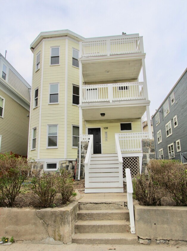 Foto principal - 109 Pleasant St