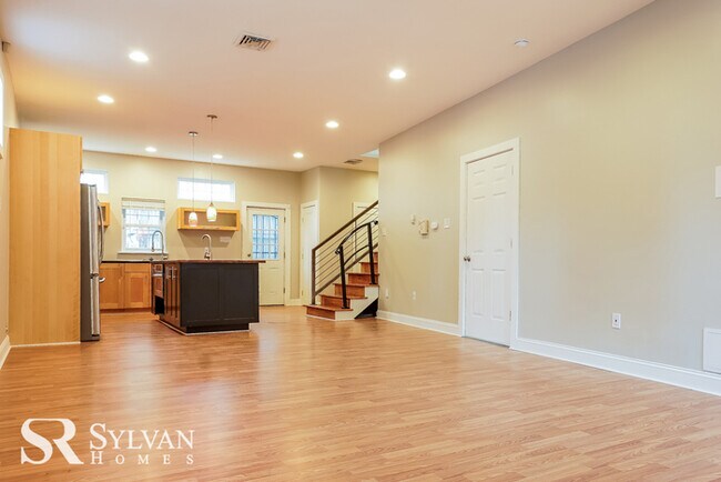 Foto del edificio - Lovely 3BR 2.5BA brick townhome