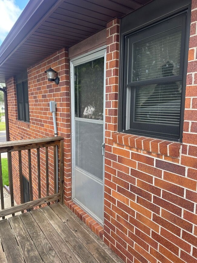 Building Photo - 1808 W Faidley Ave