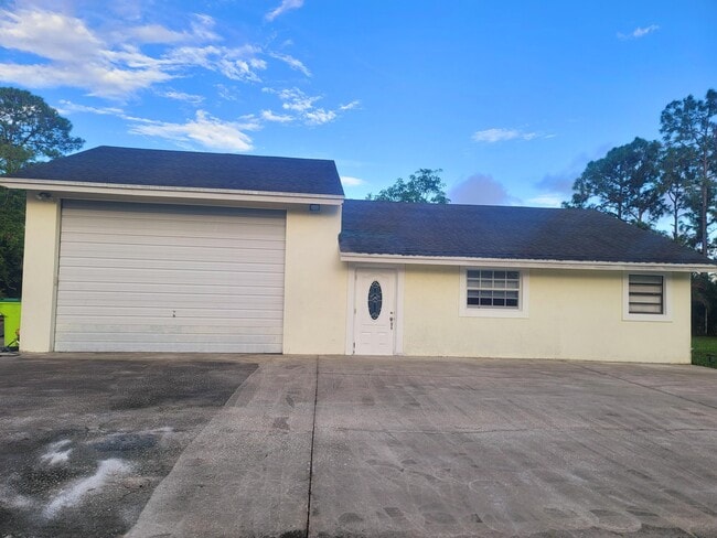 Building Photo - 15664 N Rd