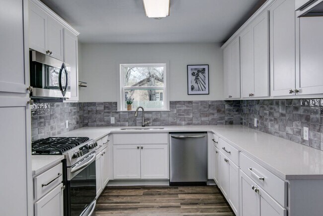 Foto del edificio - Beautifully Renovated Historic Home with a Large Backyard!