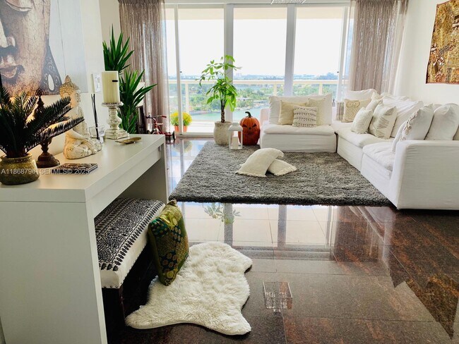 Foto del edificio - 6301 Collins Ave