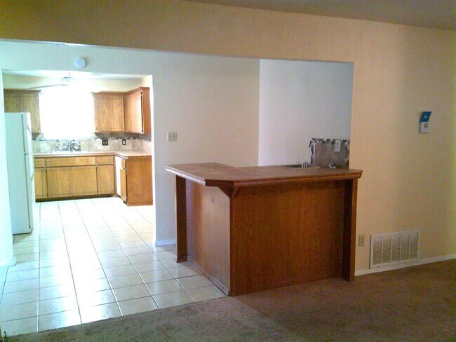 Foto del edificio - 6812 NW Willow Creek Dr