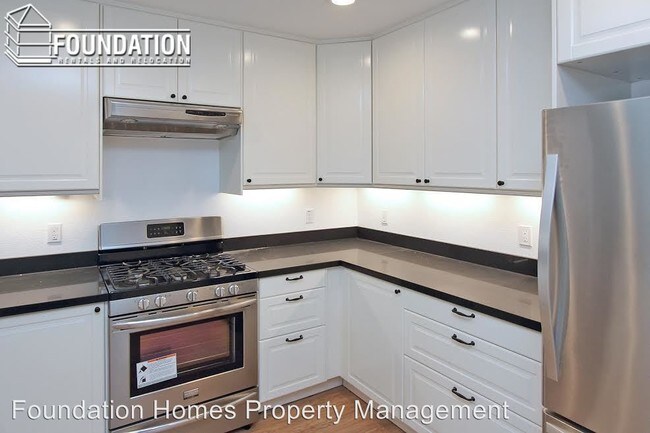 Building Photo - 860 College Ave