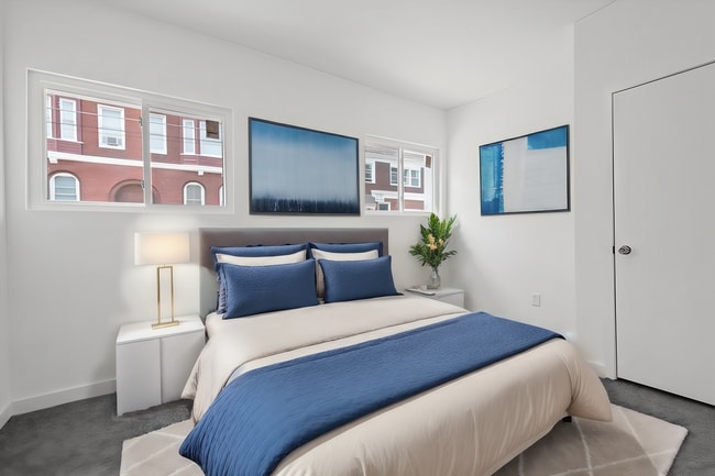 Building Photo - 640 Collins St