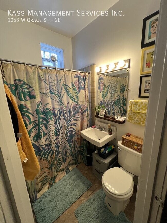 Photo - 1053 W Grace St Apartment