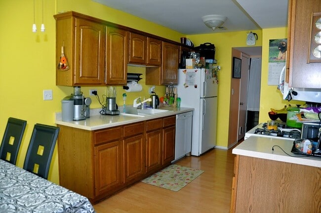 Building Photo - 853 Oxford Pl