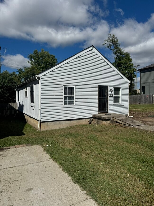 Building Photo - 1728 Knowles St