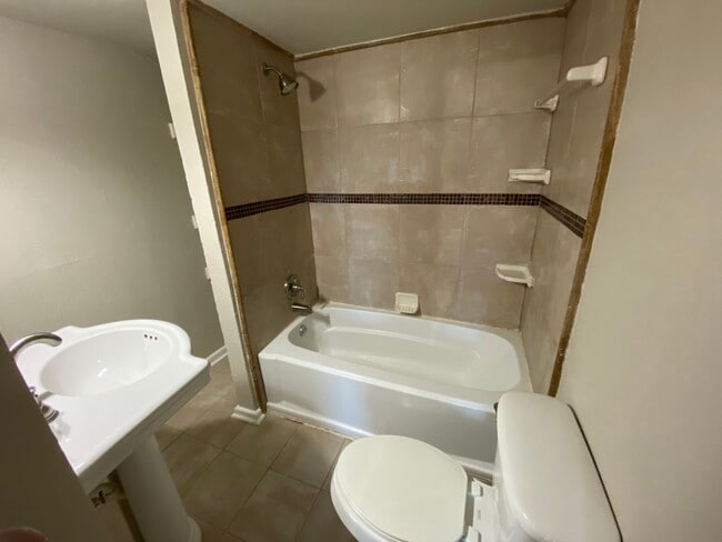 Private Master Bathroom. - 816 1st St