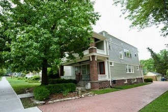 Building Photo - 347 W Franklin St
