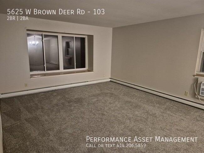 Foto del edificio - 5625 W Brown Deer Rd
