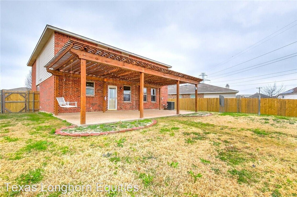 Primary Photo - 4 br, 2.5 bath House - 940 Mosaic Dr.