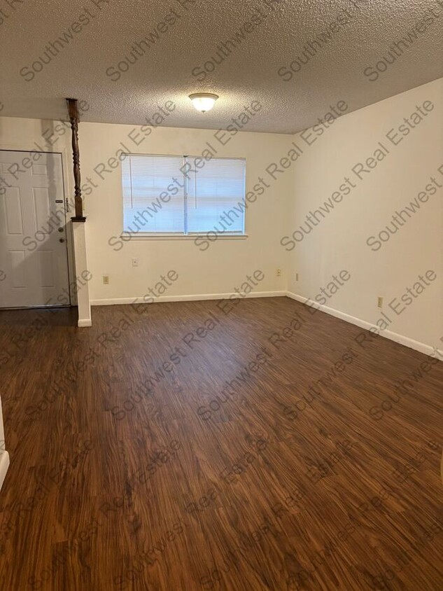 Foto principal - Cozy 2 bedroom 1 bath apartment