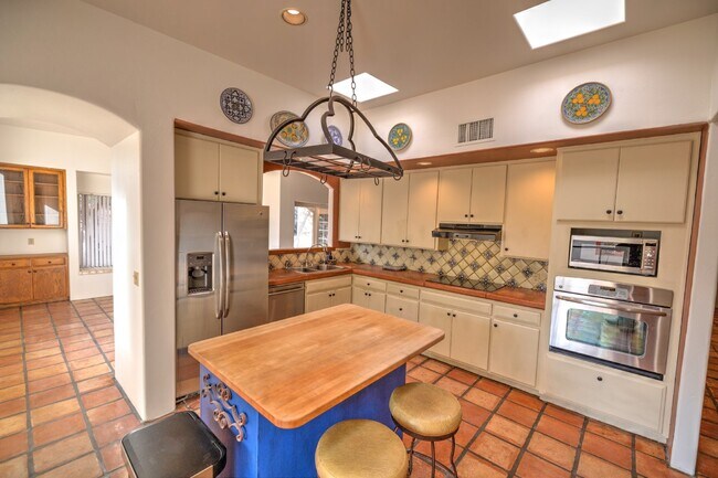 Foto del edificio - Single Story Foothills Home!