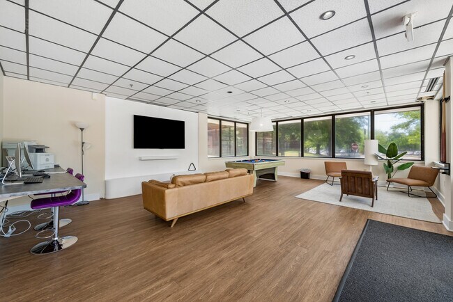 Sala común con impresora - Yugo Greenville Campus Towers