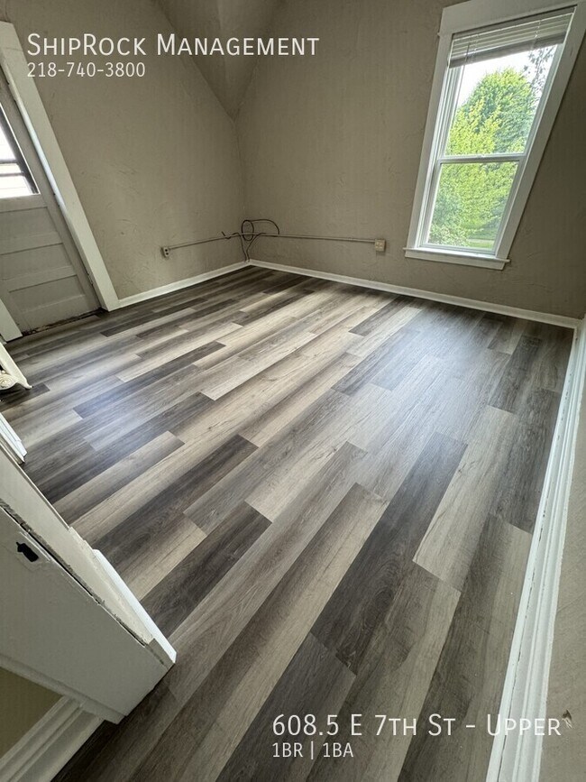 Building Photo - 608.5 E 7th St