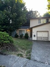 Building Photo - 217-217 SW Edgefield Pl