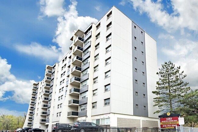 Photo du bâtiment - 2283 Eglinton Avenue Apartments