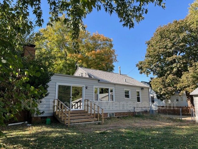 Building Photo - 2729 49th St