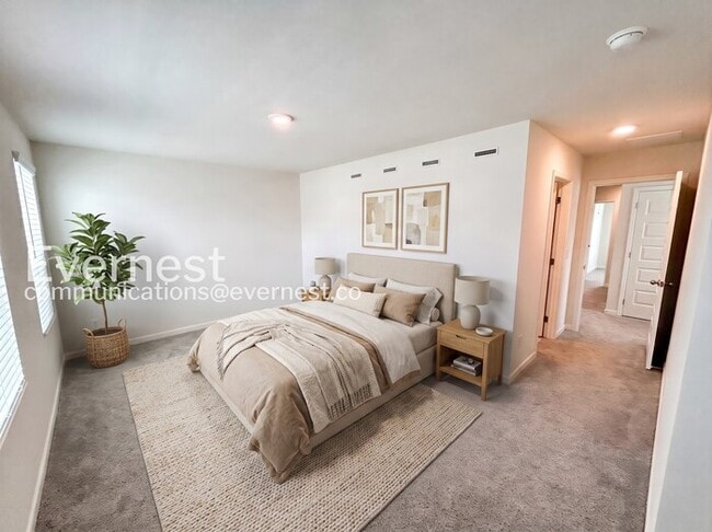 Building Photo - 3 Bed/2.5 Bath Townhome with Garage / Pet-Friendly / Available Now!