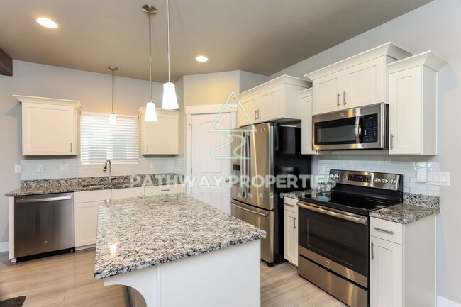 Building Photo - Eagle Mountain Gem! 3BD/3.5BA Home Modern ...