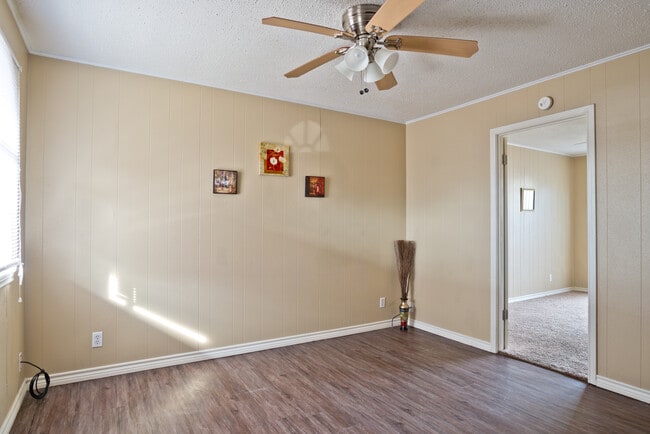 Building Photo - 1303 E Colorado St