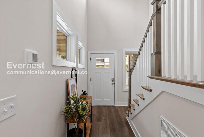 Building Photo - 1406 Riverside Dr