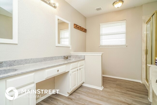 Building Photo - 6615 W Lynn Creek Dr