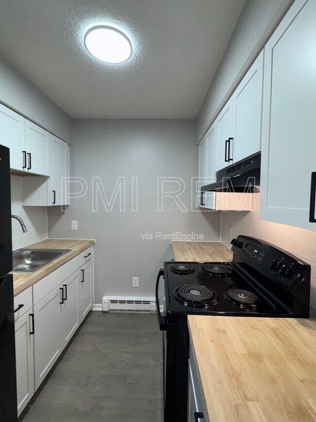Foto del edificio - 2046 W Market St