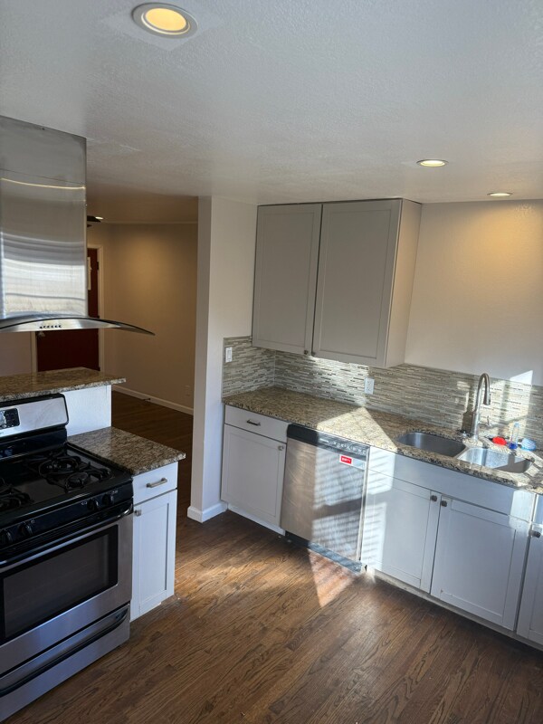 Foto del edificio - 1920 Xanthia St