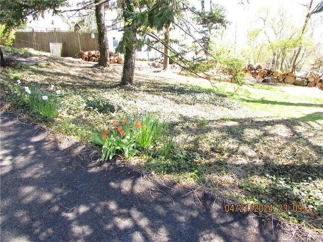 Building Photo - 173 Underhill St