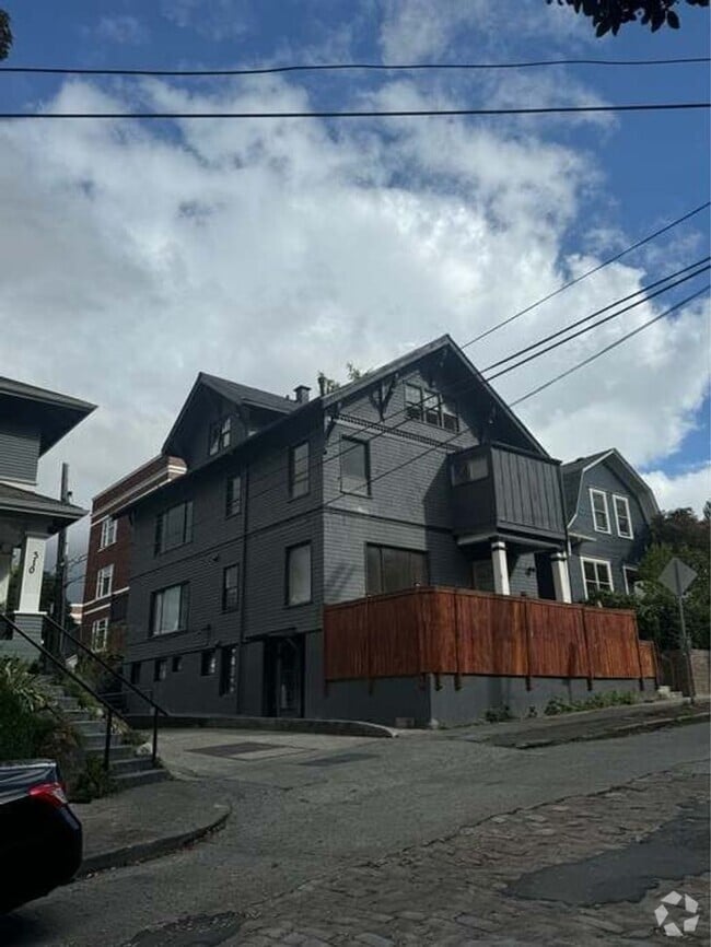 Building Photo - 314 E Mercer St