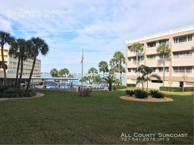 Building Photo - 100 Bluff View Dr