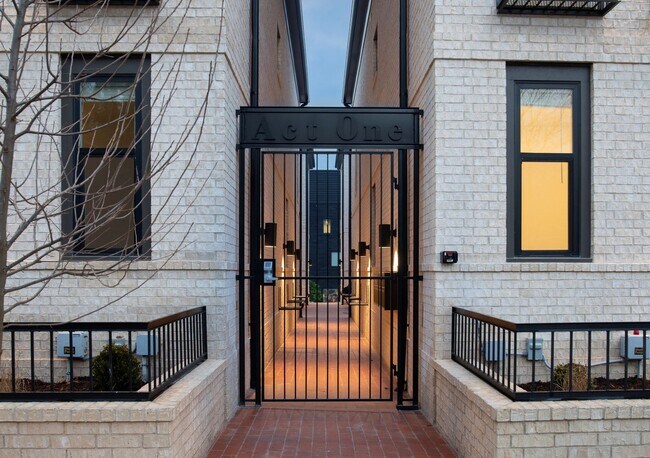 Foto del edificio - Sleek & Charming Newly Constructed Townhouse in Downtown Fayetteville!