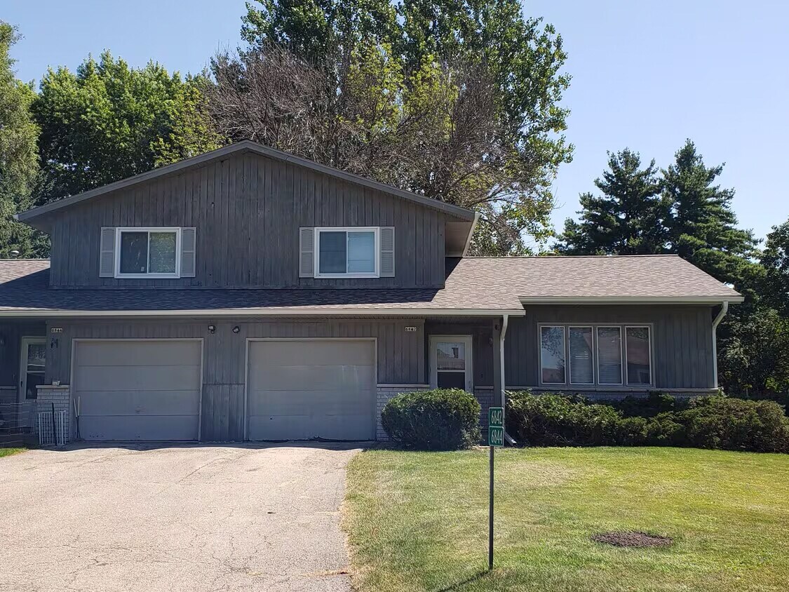 Foto principal - 6844 Sunset Meadow Dr