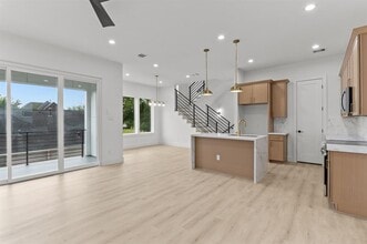 Building Photo - 3110 Live Oak St