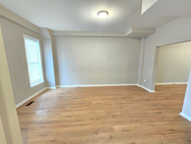 Foto del edificio - Beautiful 4.5 Bedroom 2 Bathroom West Balt...