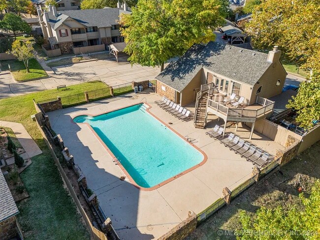 Building Photo - 9107 S Urbana Ave