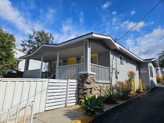 Foto del edificio - 3232 Verdugo Rd